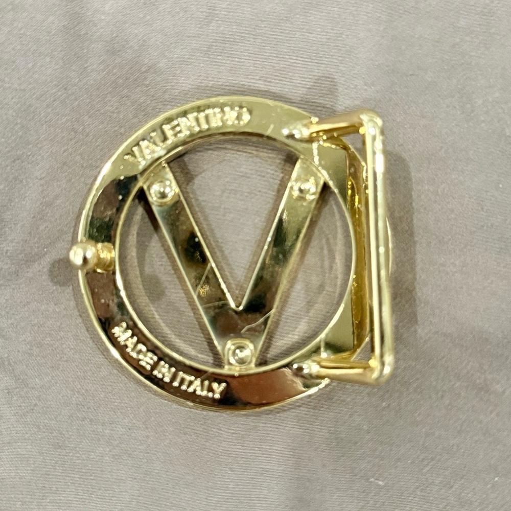 VALENTINO Bessy V-Logo Embossed Leather Belt - Picture 7 of 7